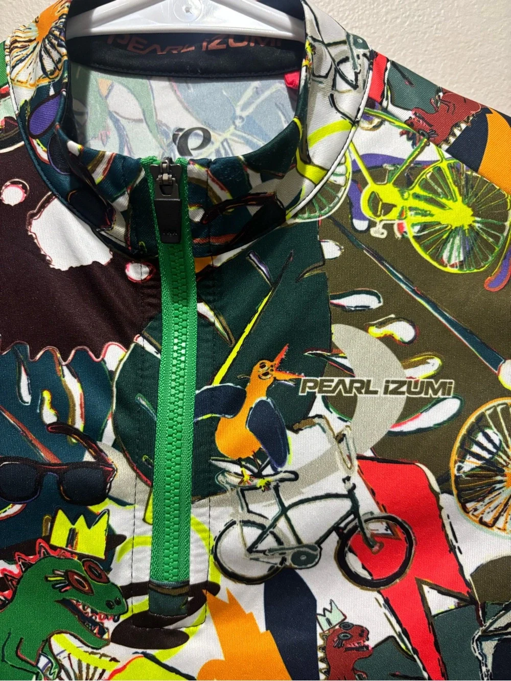 Pearl Izumi Junior Quest Jersey in Graffiti Biking Cycling Dinosaur Youth M